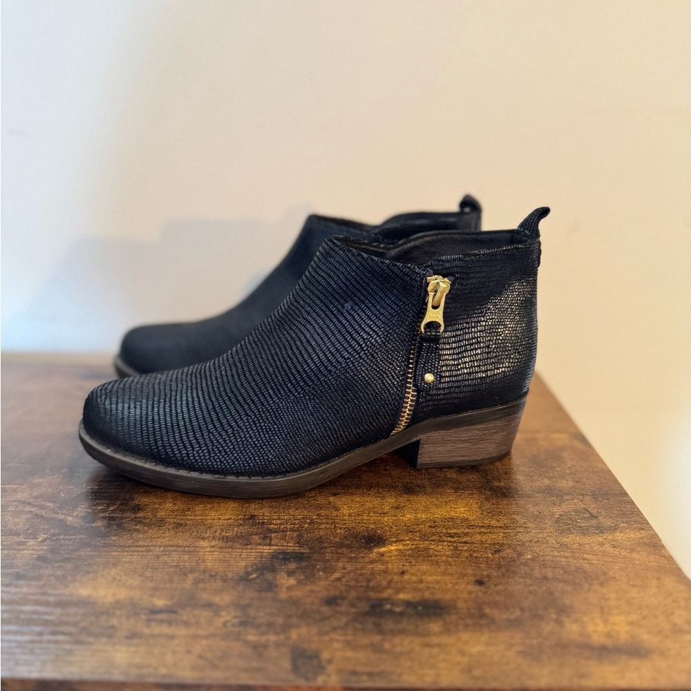 Eric Michael London Leather Ankle Boots in Black